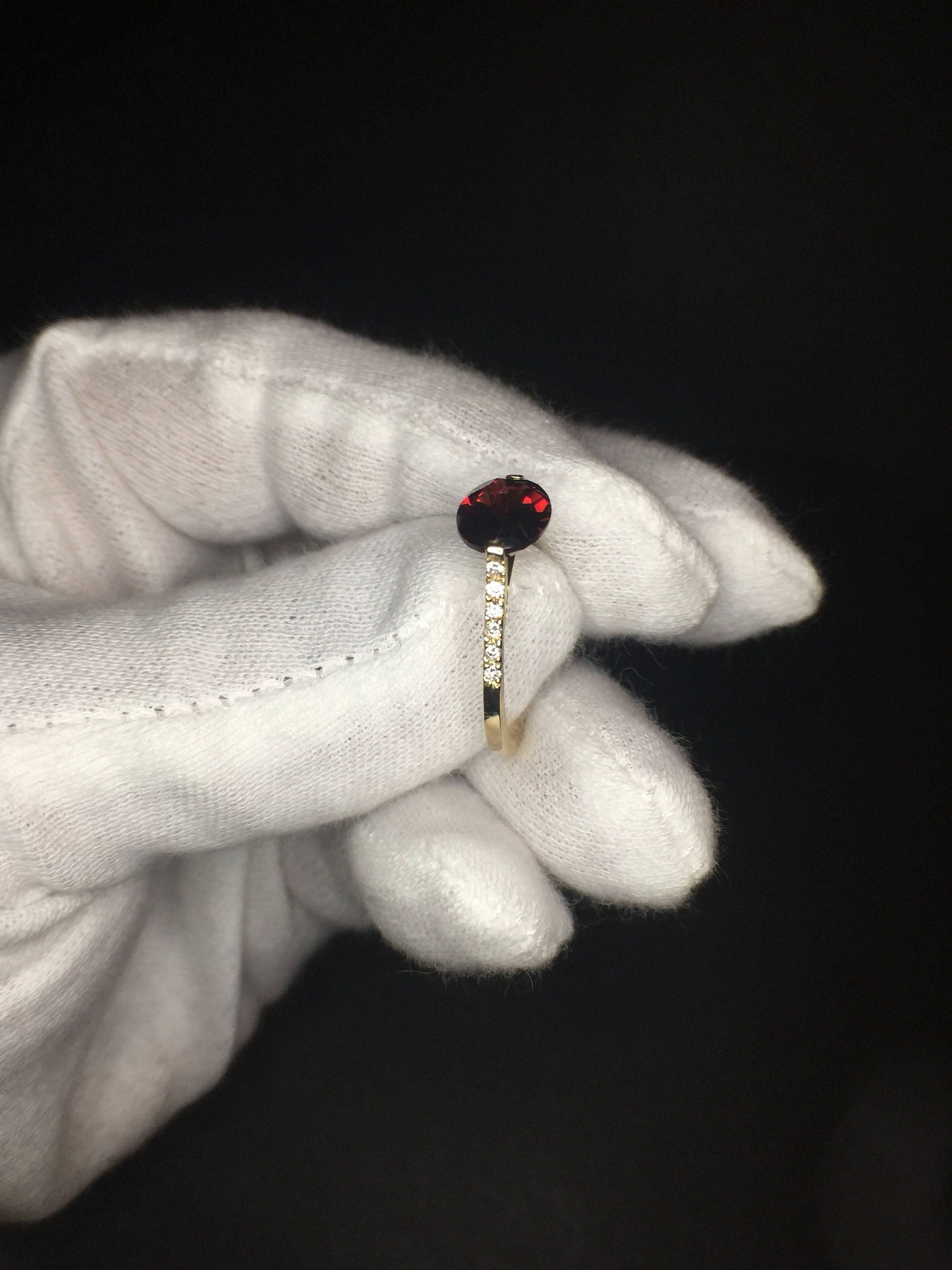 Garnet Ring-14k gold/natural diamonds