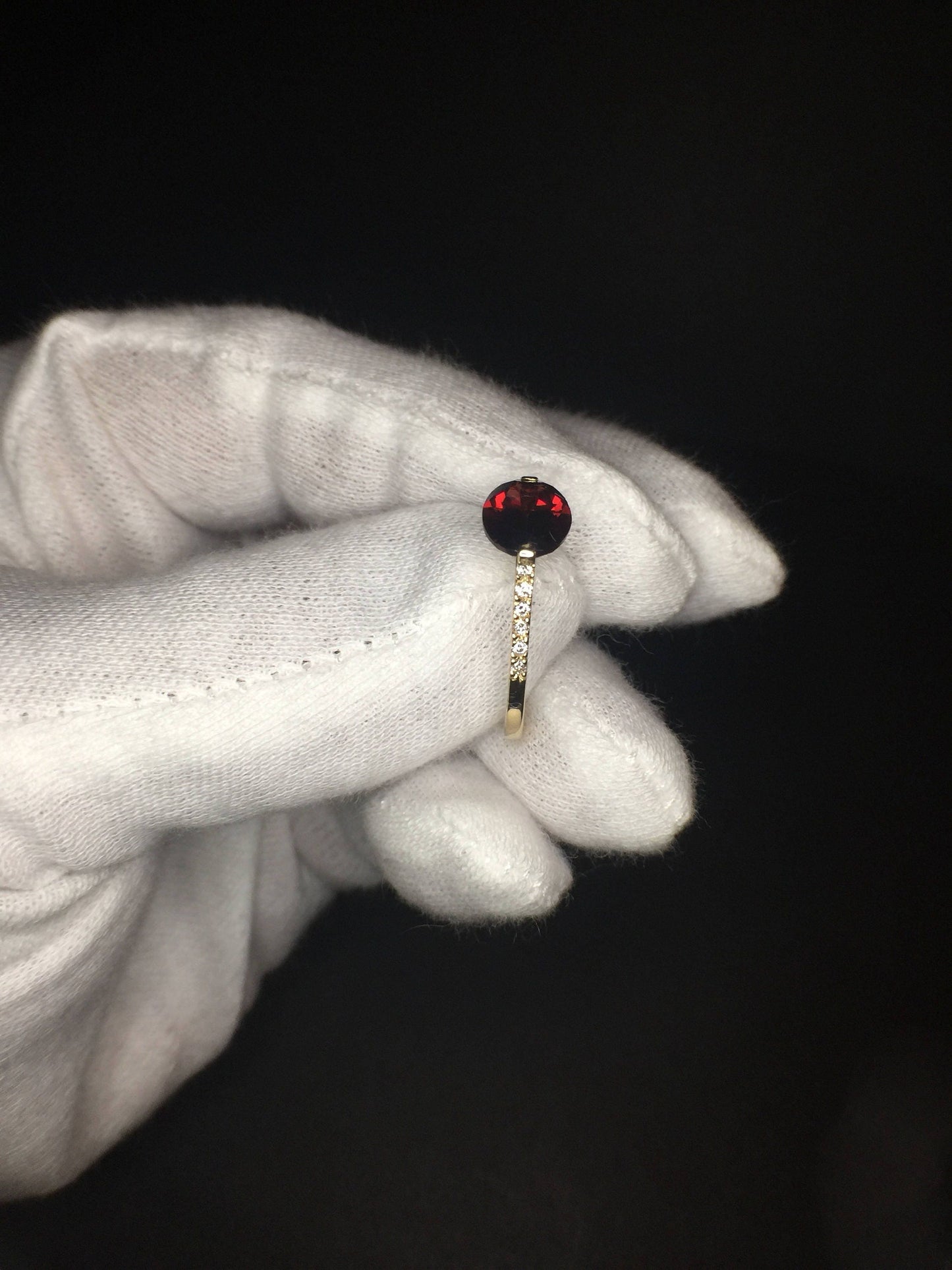 Garnet Ring-14k gold/natural diamonds